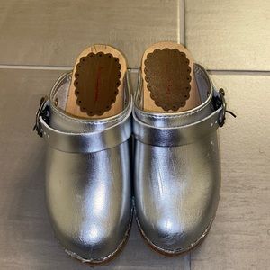 Silver clogs Hanna Anderson
